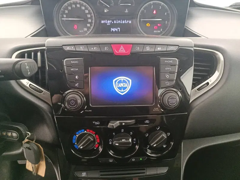 Lancia Ypsilon usata a Treviso (15)