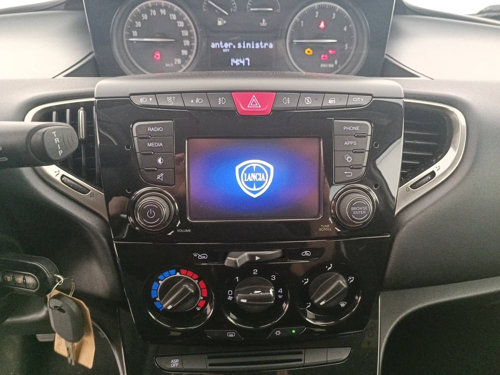 Lancia Ypsilon usata a Treviso (15)