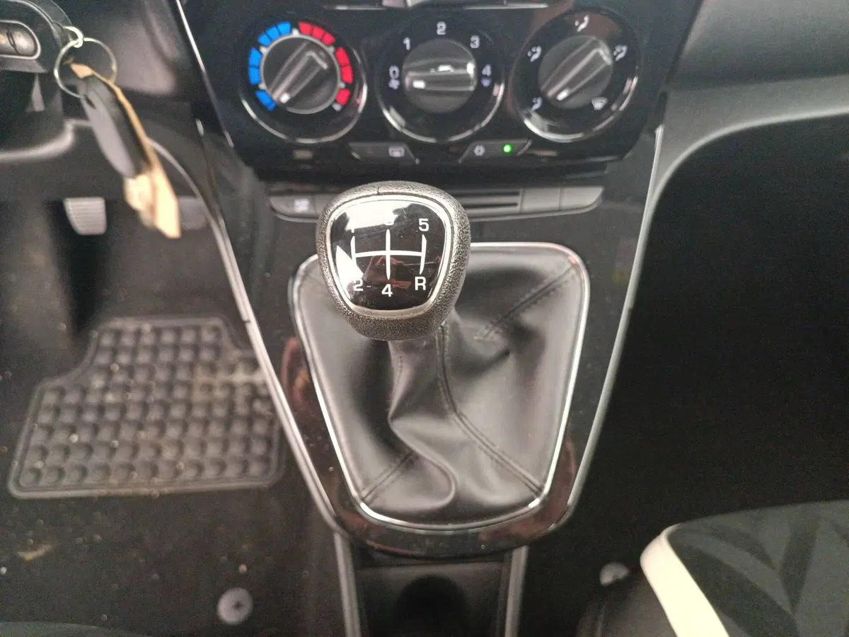 Lancia Ypsilon usata a Treviso (16)