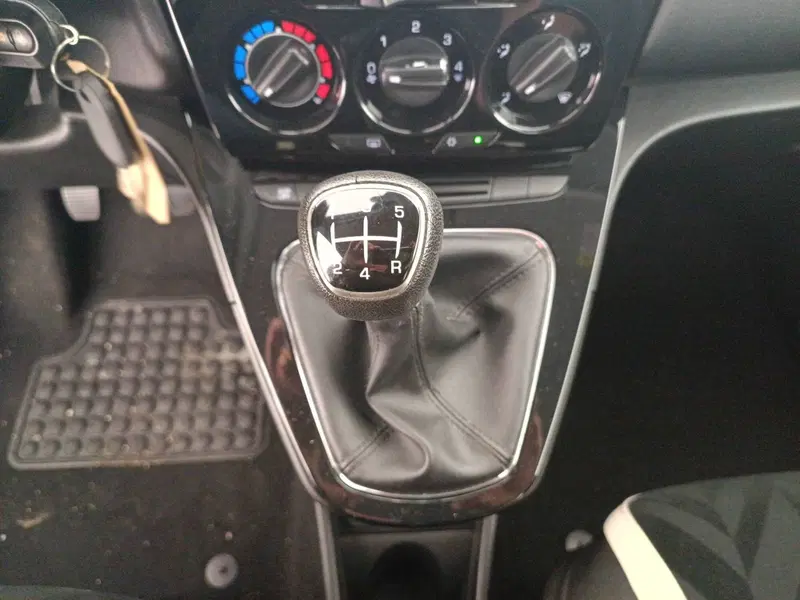 Lancia Ypsilon usata a Treviso (16)