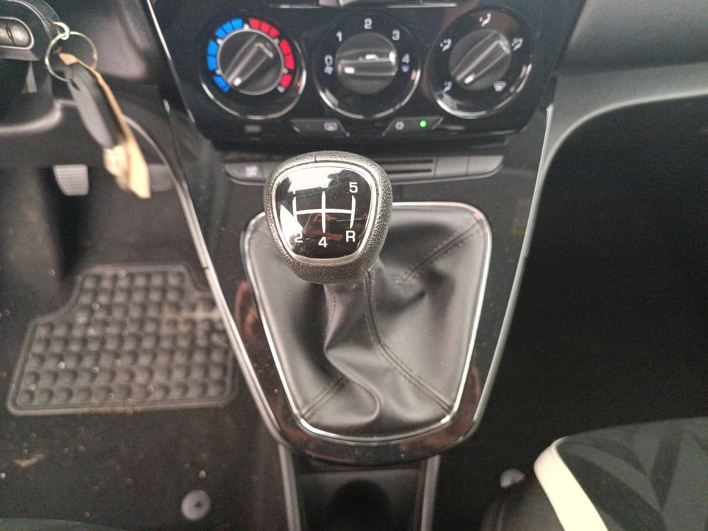 Lancia Ypsilon usata a Treviso (16)