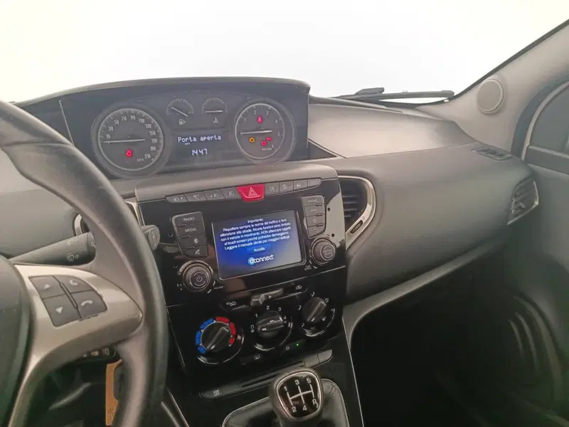 Lancia Ypsilon usata a Treviso (17)