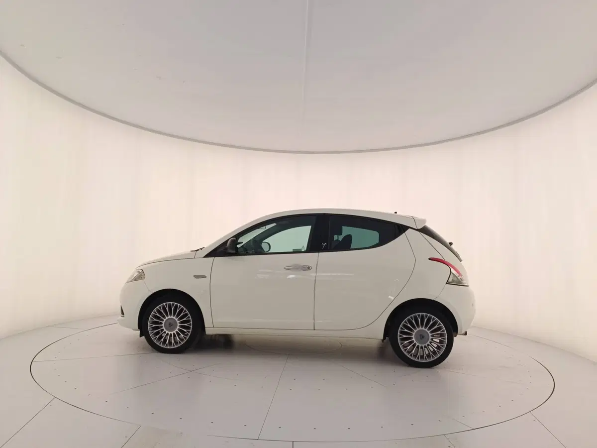 Lancia Ypsilon usata a Treviso (8)