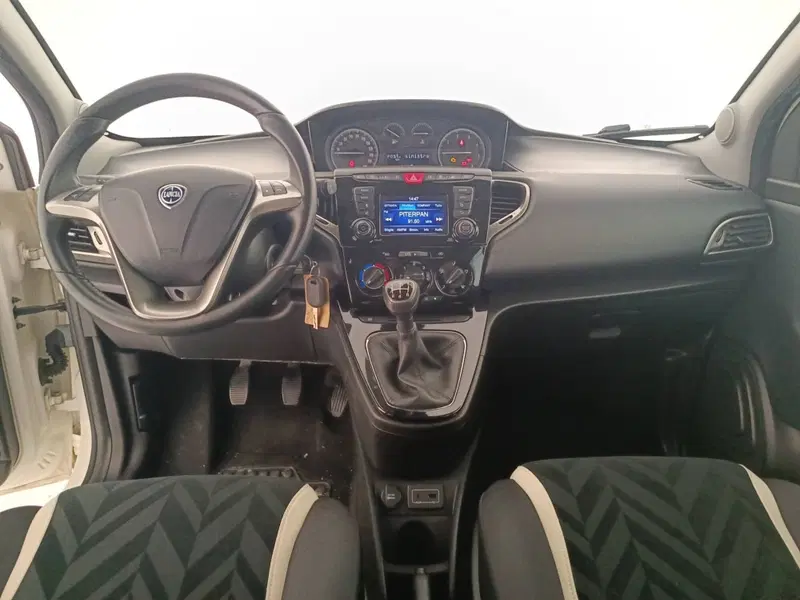 Lancia Ypsilon usata a Treviso (9)