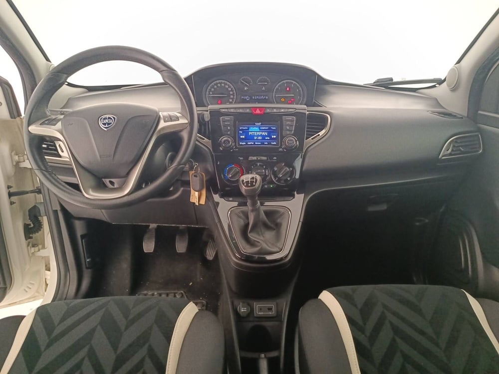 Lancia Ypsilon usata a Treviso (9)