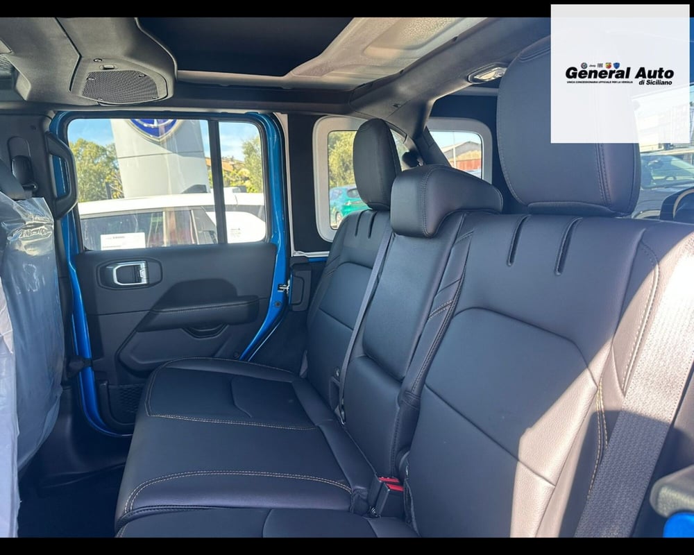 Jeep Wrangler Unlimited nuova a Lucca (10)