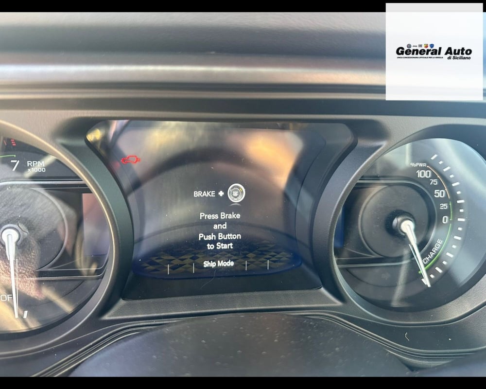 Jeep Wrangler Unlimited nuova a Lucca (11)