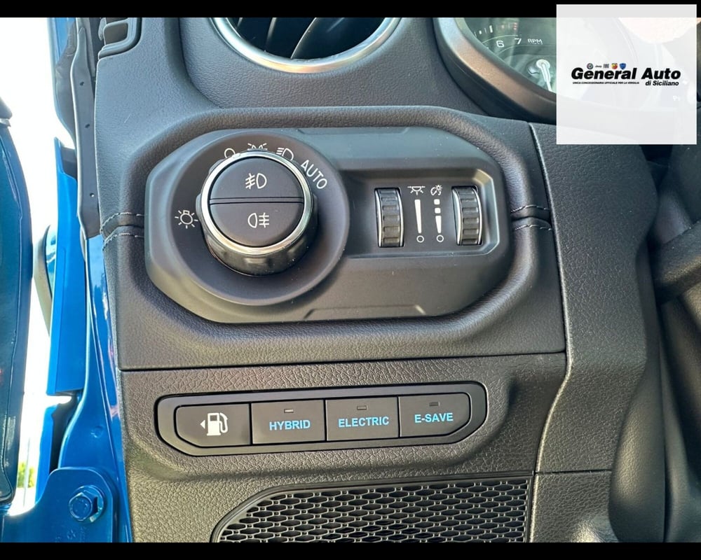 Jeep Wrangler Unlimited nuova a Lucca (13)