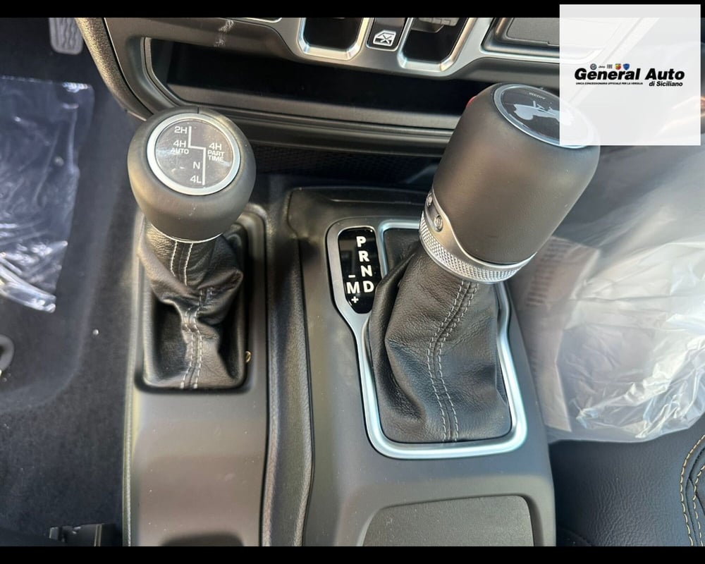 Jeep Wrangler Unlimited nuova a Lucca (15)