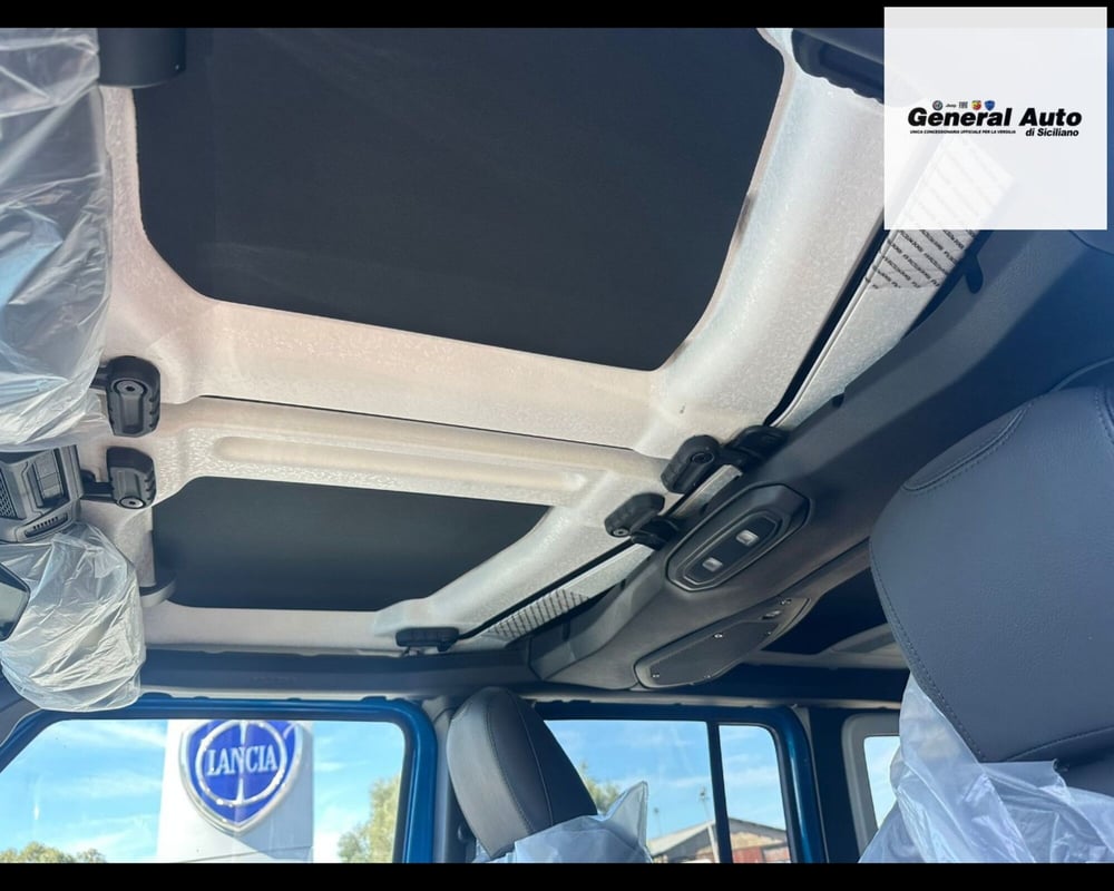 Jeep Wrangler Unlimited nuova a Lucca (16)