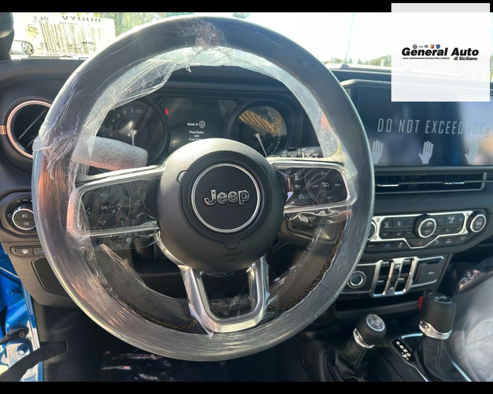 Jeep Wrangler Unlimited nuova a Lucca (9)