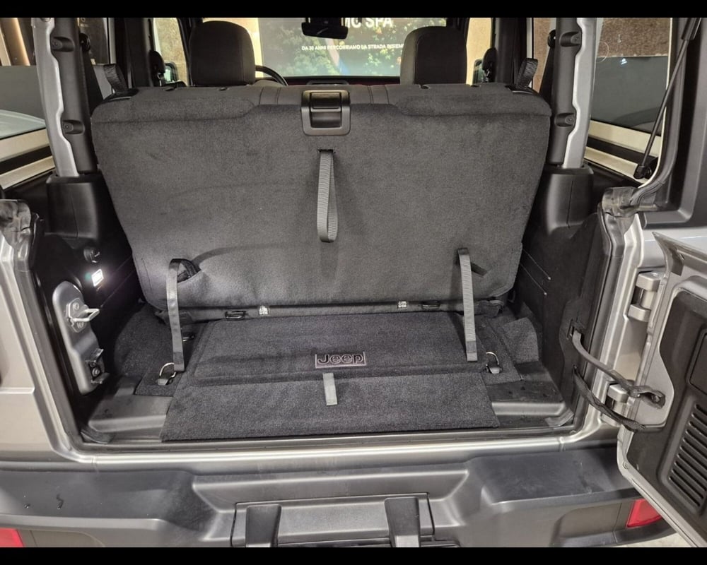 Jeep Wrangler usata a Firenze (8)