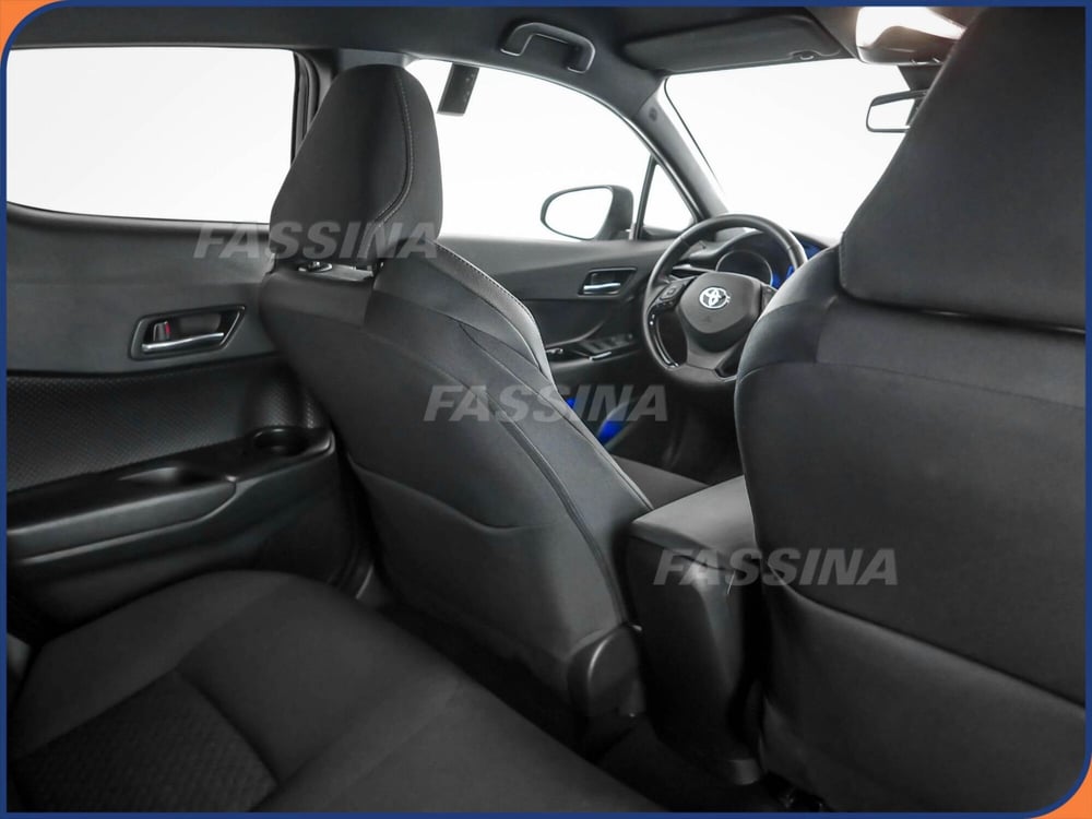 Toyota Toyota C-HR usata a Milano (11)