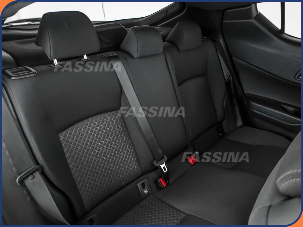 Toyota Toyota C-HR usata a Milano (12)