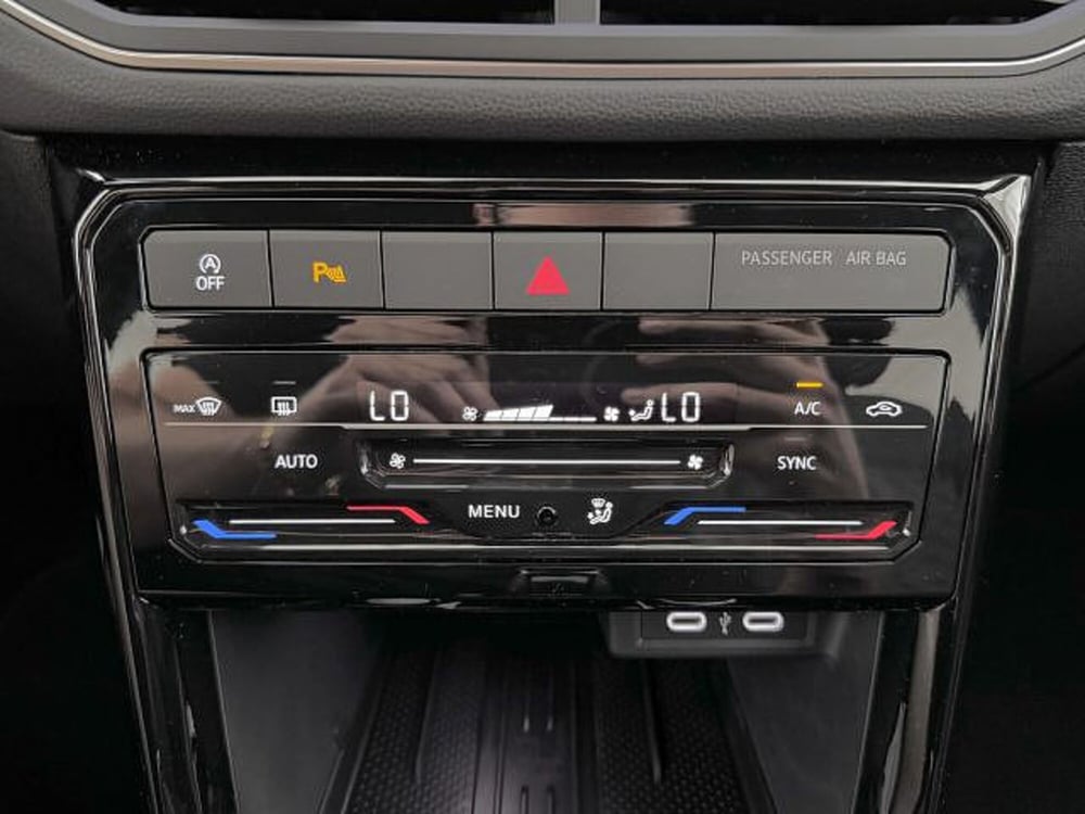 Volkswagen T-Cross nuova a Vicenza (16)