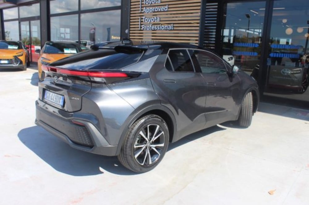 Toyota Toyota C-HR nuova a Roma (14)