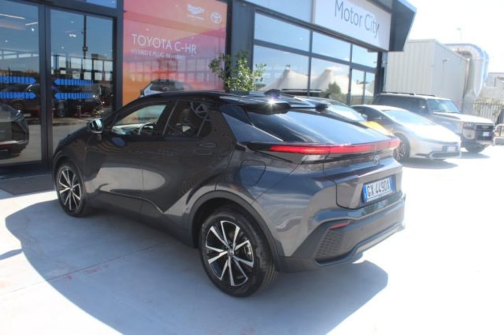 Toyota Toyota C-HR nuova a Roma (5)