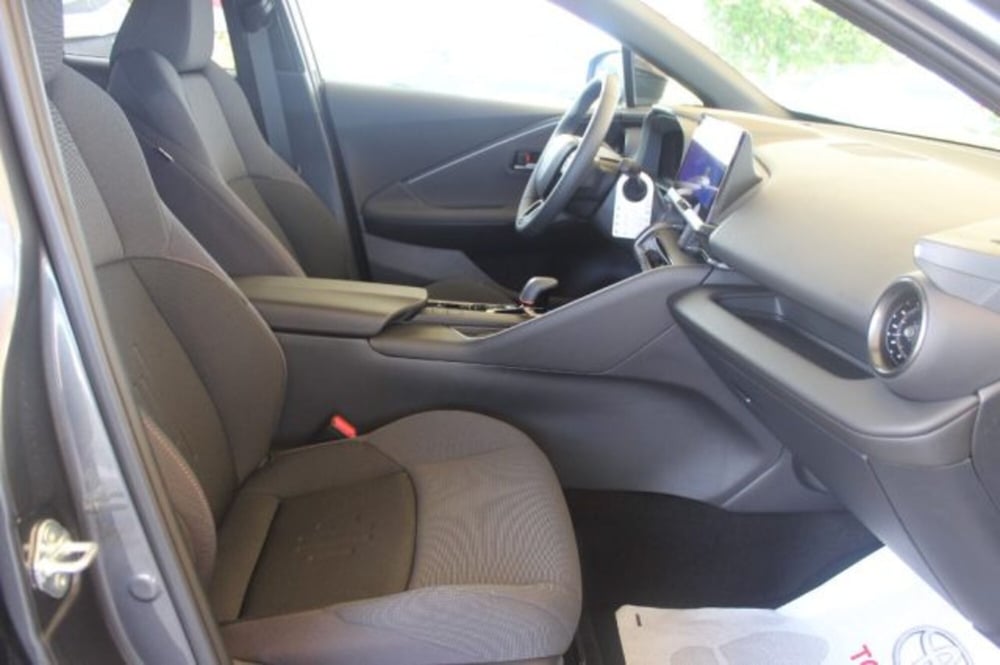 Toyota Toyota C-HR nuova a Roma (7)
