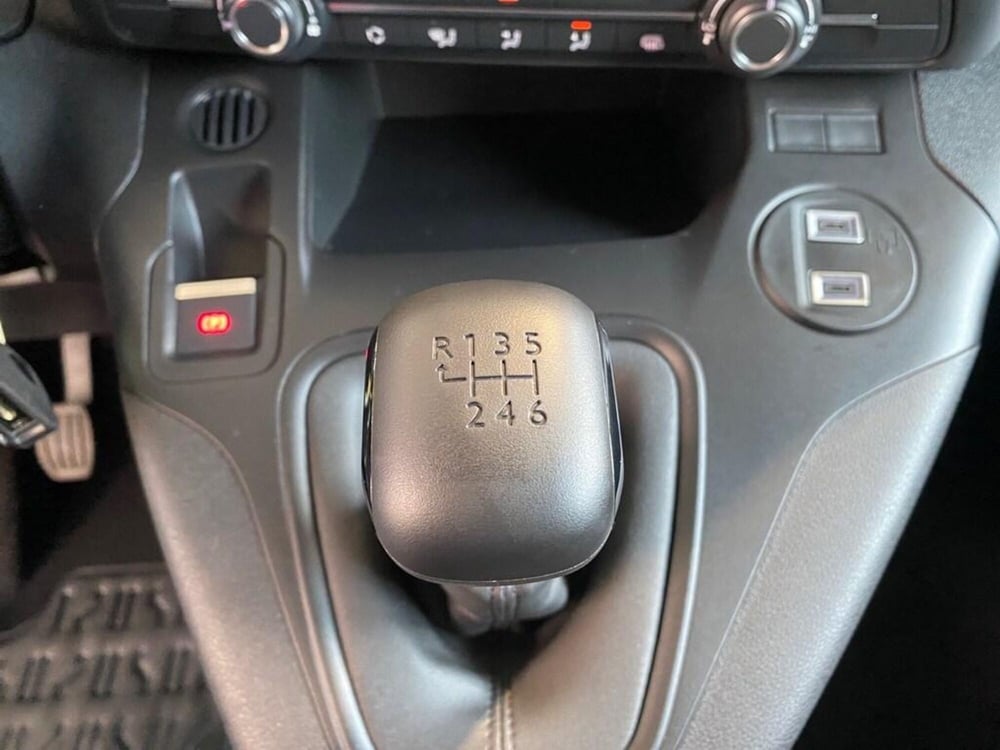 Peugeot Partner Furgone nuova a Torino (10)
