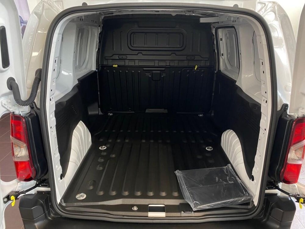 Peugeot Partner Furgone nuova a Torino (7)