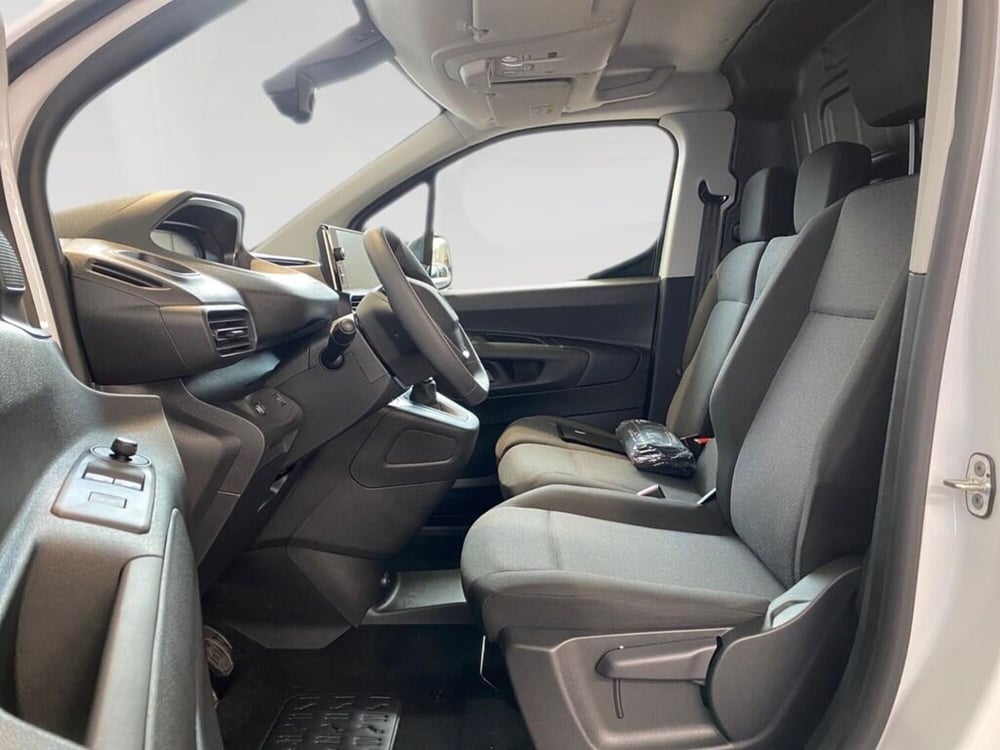 Peugeot Partner Furgone nuova a Torino (8)