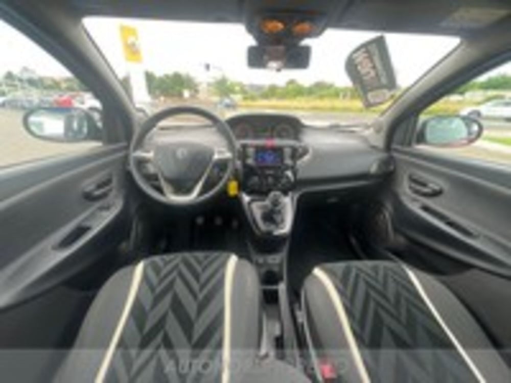 Lancia Ypsilon usata a Udine (11)