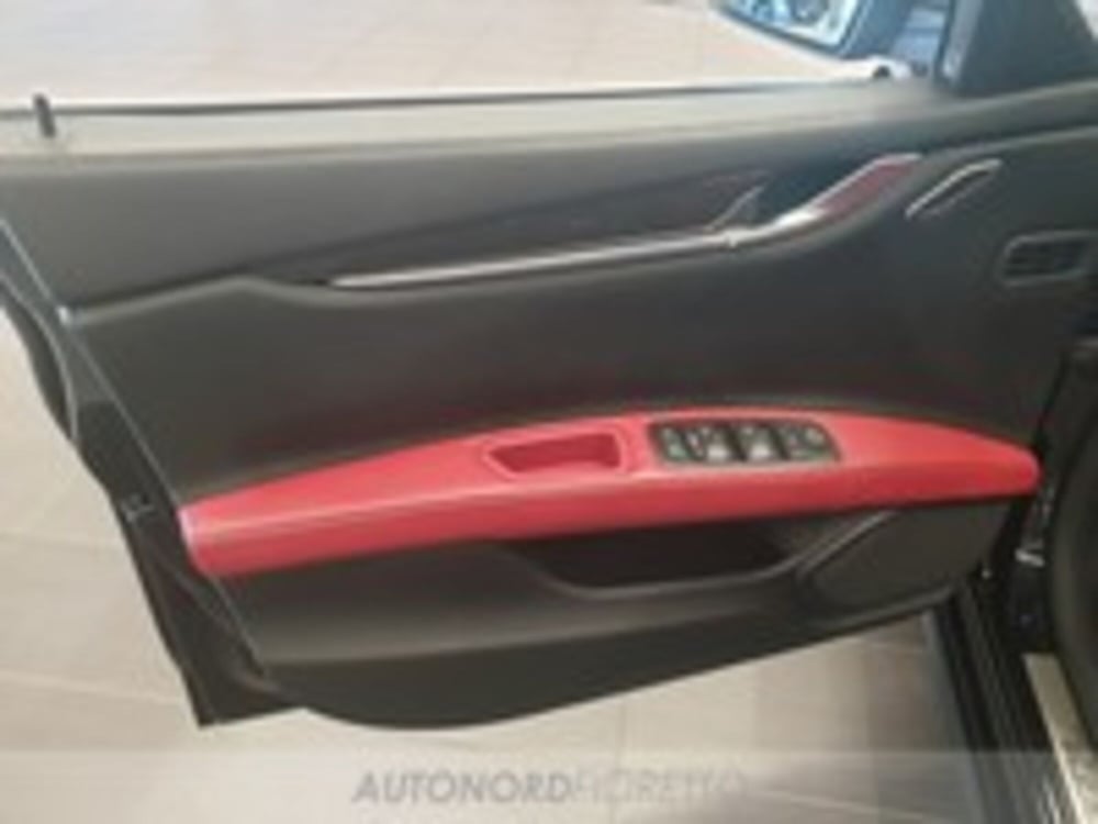 Maserati Ghibli usata a Udine (13)