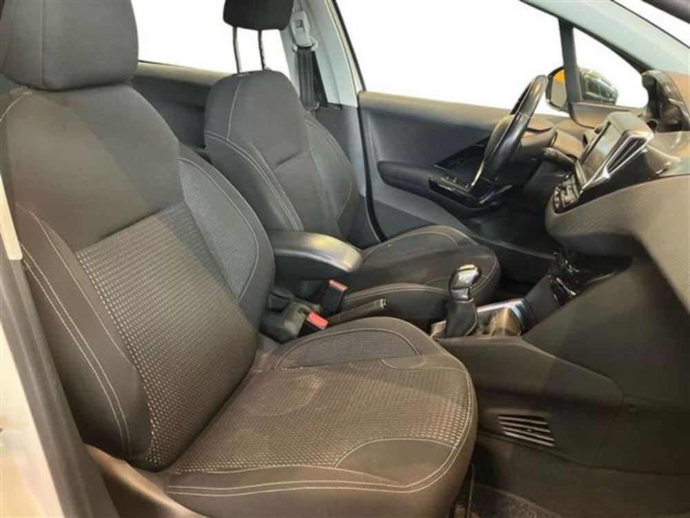 Peugeot 208 usata a Como (11)