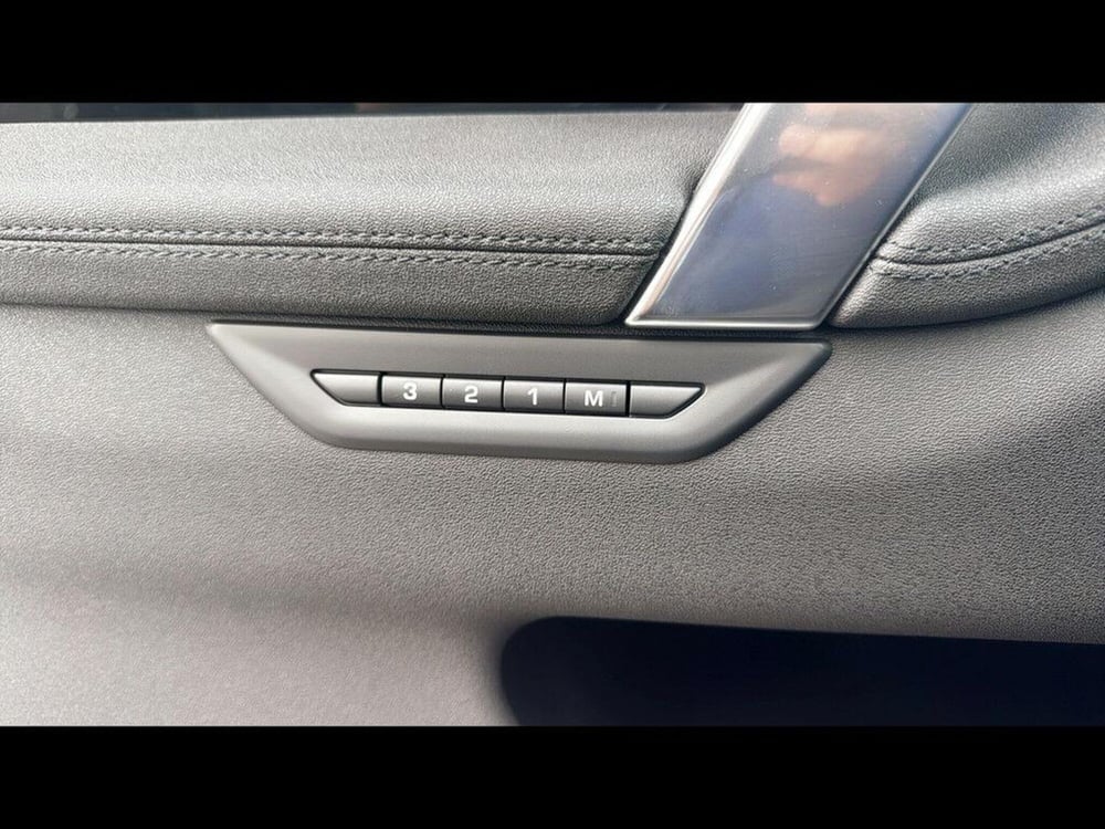 Land Rover Discovery Sport nuova a Varese (12)