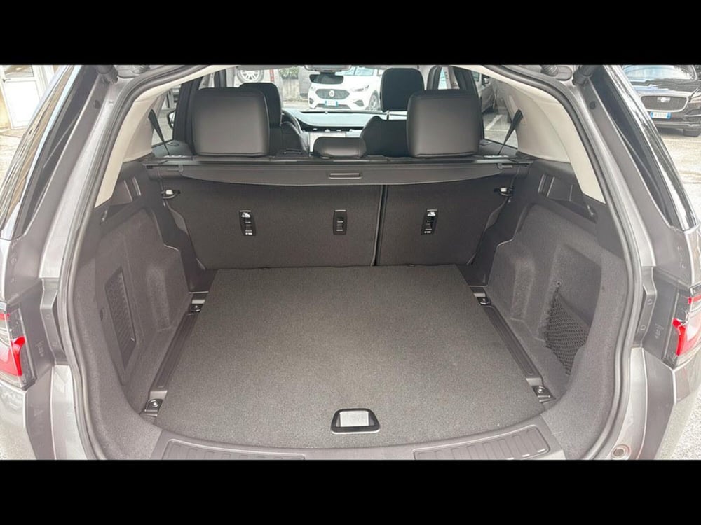 Land Rover Discovery Sport nuova a Varese (13)