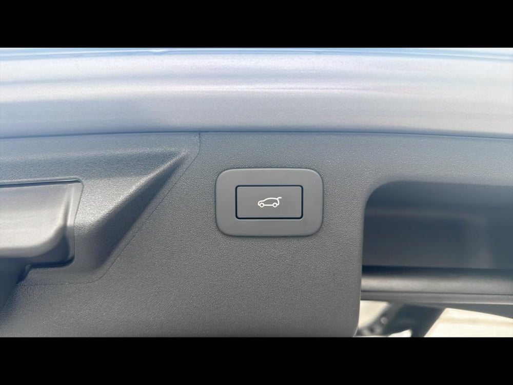 Land Rover Discovery Sport nuova a Varese (14)