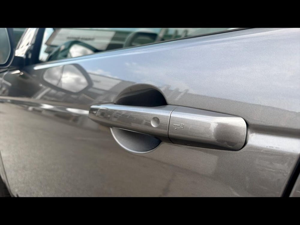 Land Rover Discovery Sport nuova a Varese (15)