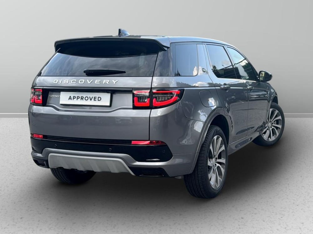 Land Rover Discovery Sport nuova a Varese (2)