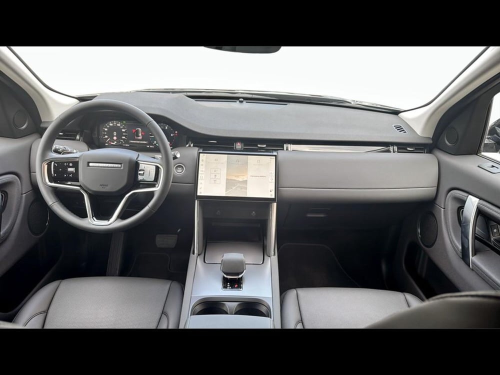 Land Rover Discovery Sport nuova a Varese (4)