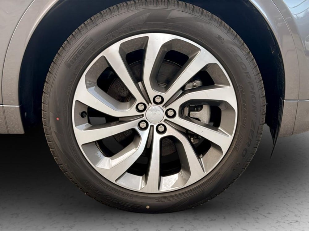 Land Rover Discovery Sport nuova a Varese (9)