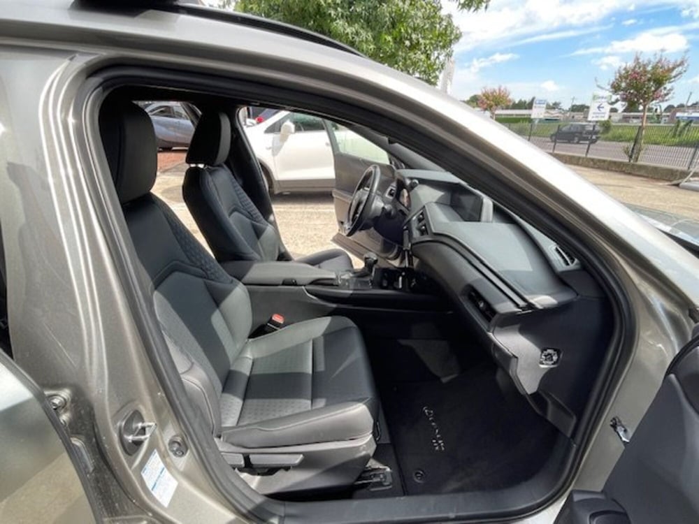 Lexus UX usata a Como (6)