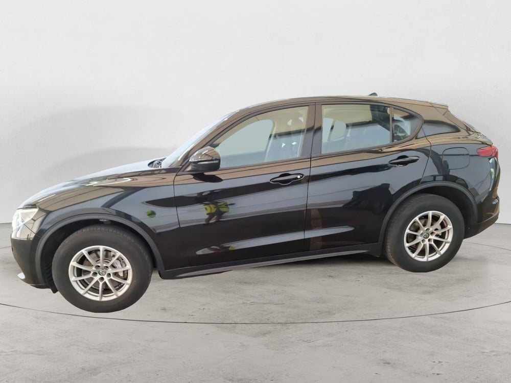 Alfa Romeo Stelvio usata a Salerno (4)