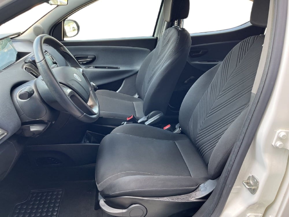 Lancia Ypsilon usata a Torino (10)