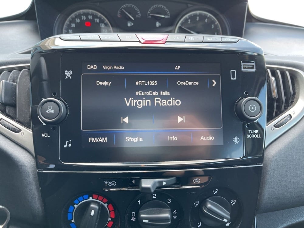 Lancia Ypsilon usata a Torino (14)