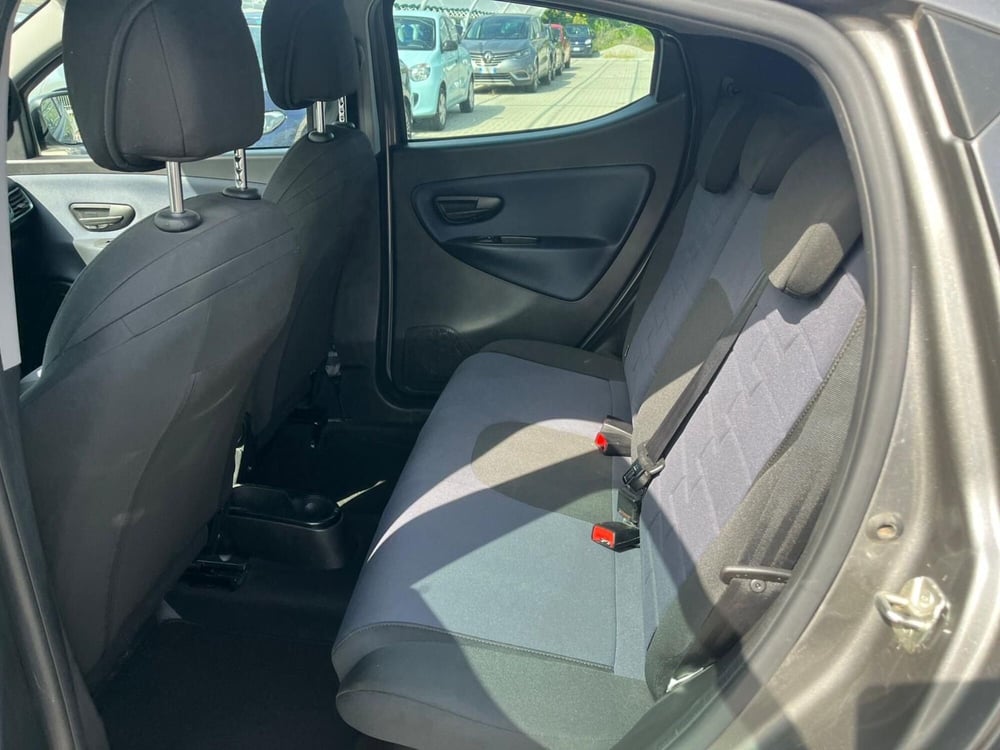 Lancia Ypsilon usata a Milano (13)