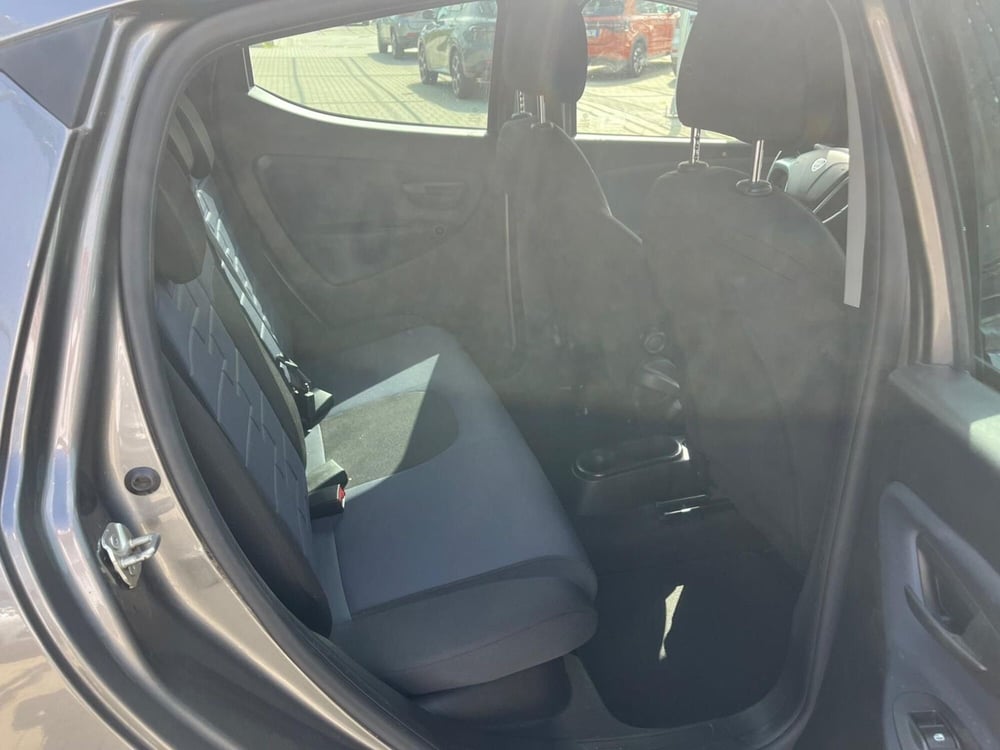 Lancia Ypsilon usata a Milano (14)
