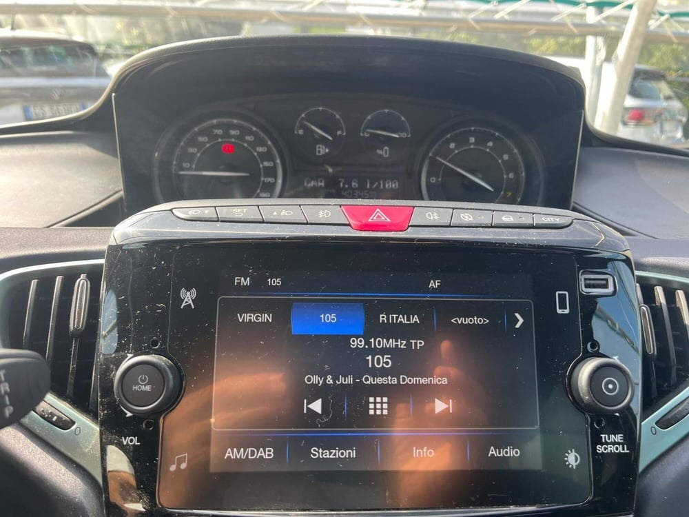 Lancia Ypsilon usata a Milano (16)