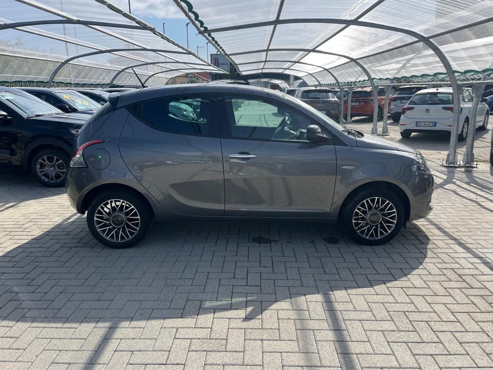 Lancia Ypsilon usata a Milano (5)