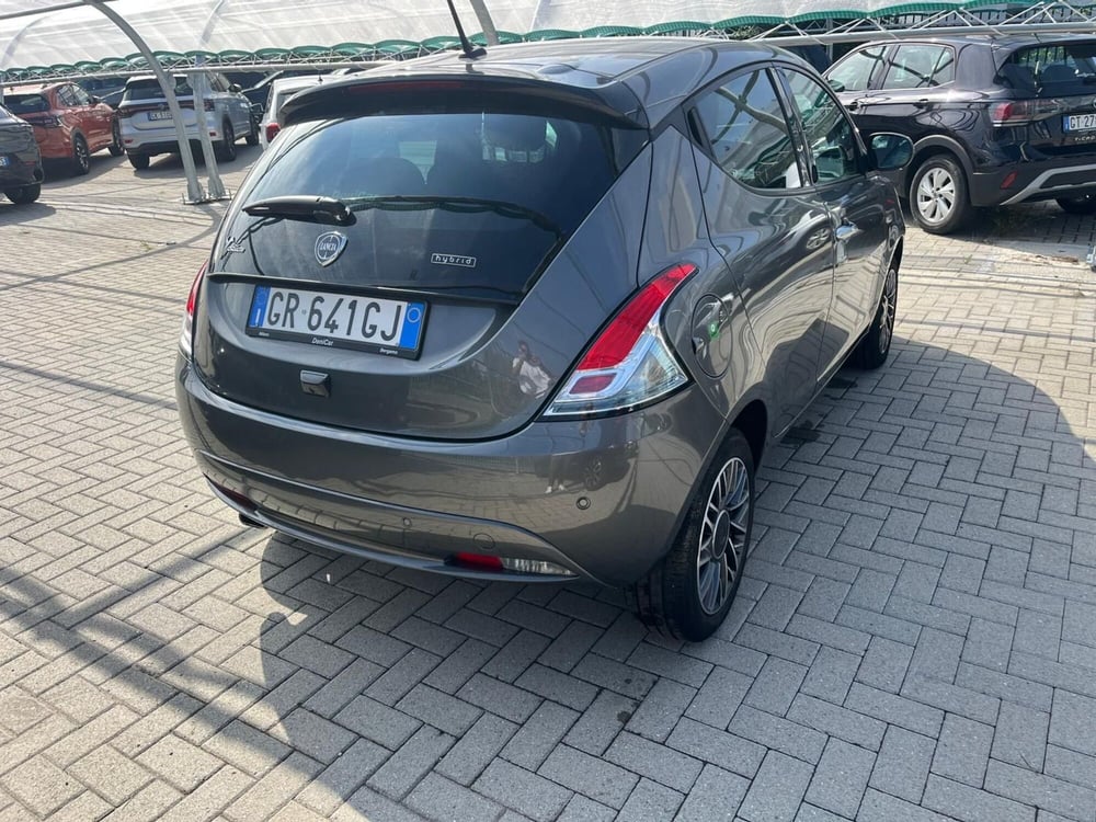Lancia Ypsilon usata a Milano (7)