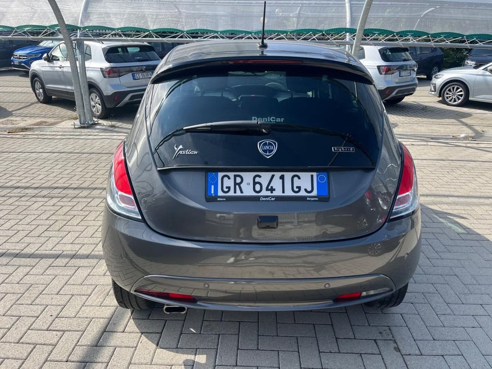 Lancia Ypsilon usata a Milano (8)