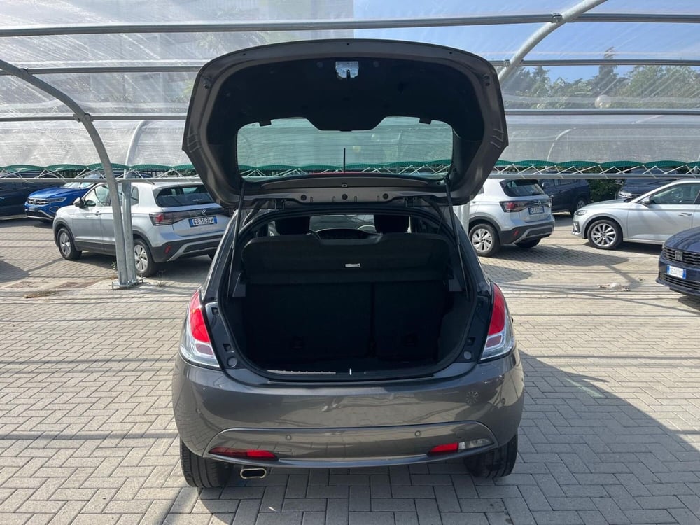 Lancia Ypsilon usata a Milano (9)