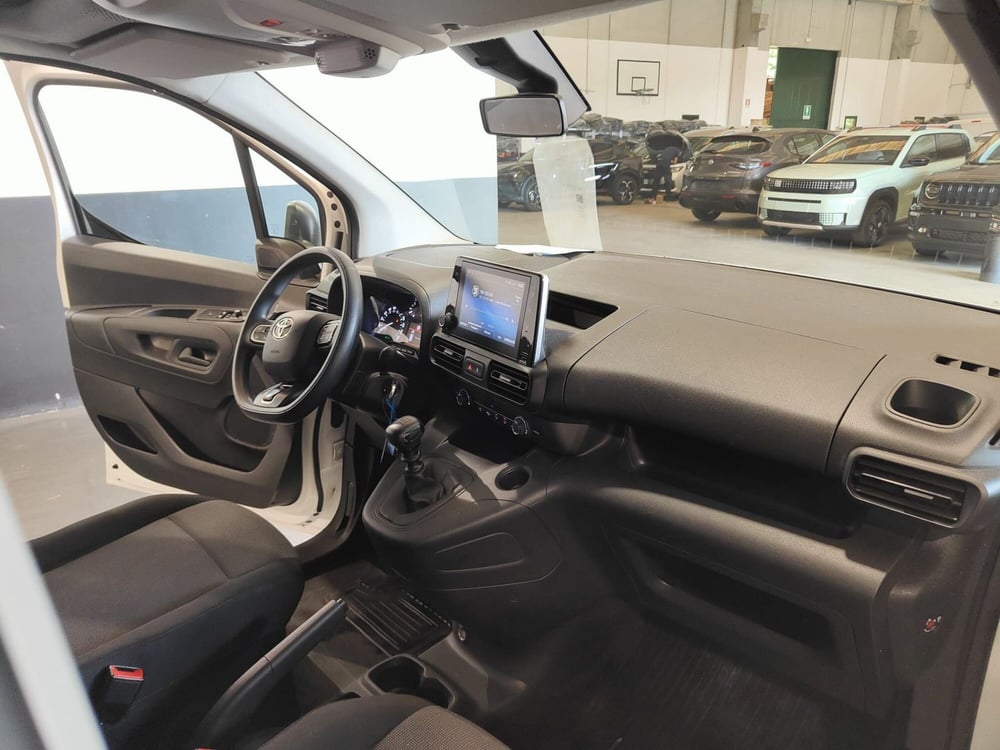 Toyota Proace City Furgone usata a Milano (13)
