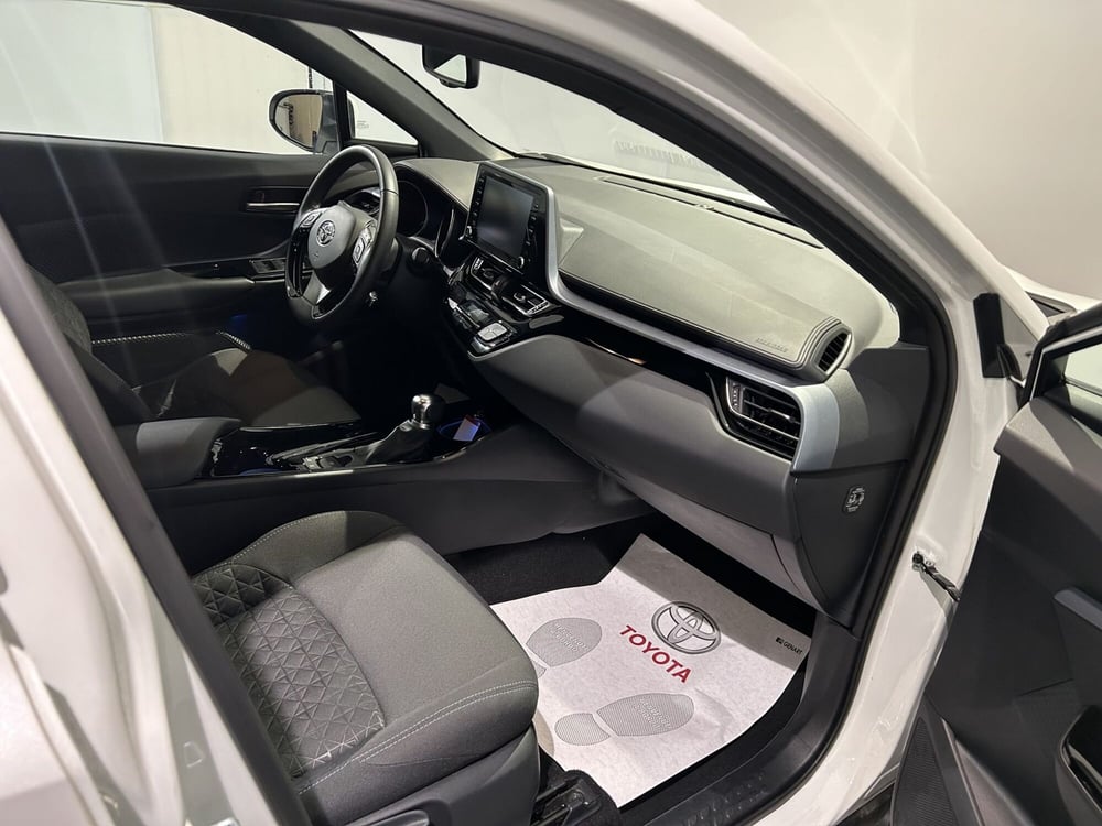 Toyota Toyota C-HR usata a Milano (6)