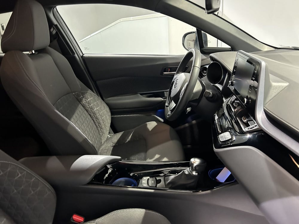Toyota Toyota C-HR usata a Milano (7)