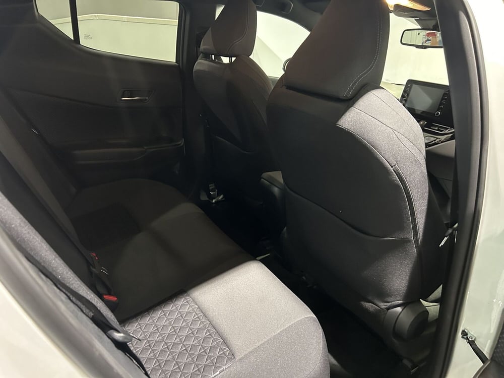 Toyota Toyota C-HR usata a Milano (8)